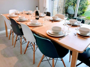 Warwick House, 5 bedrooms, 9 beds, parking, garden